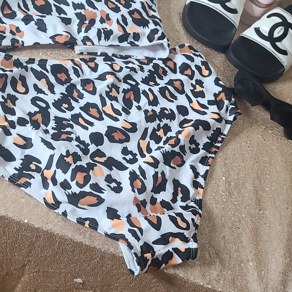 - Leopard 2 piece - Picture 7 of 8